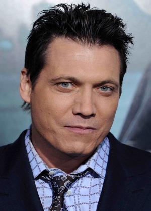 Holt McCallany